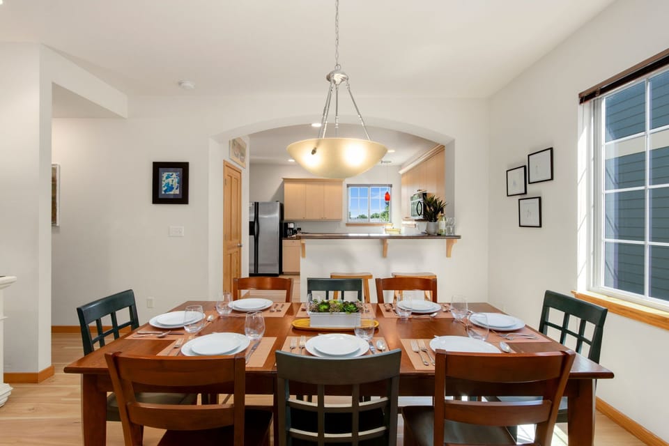 Kitchen and Dining Area | Comfortable seating for 8!