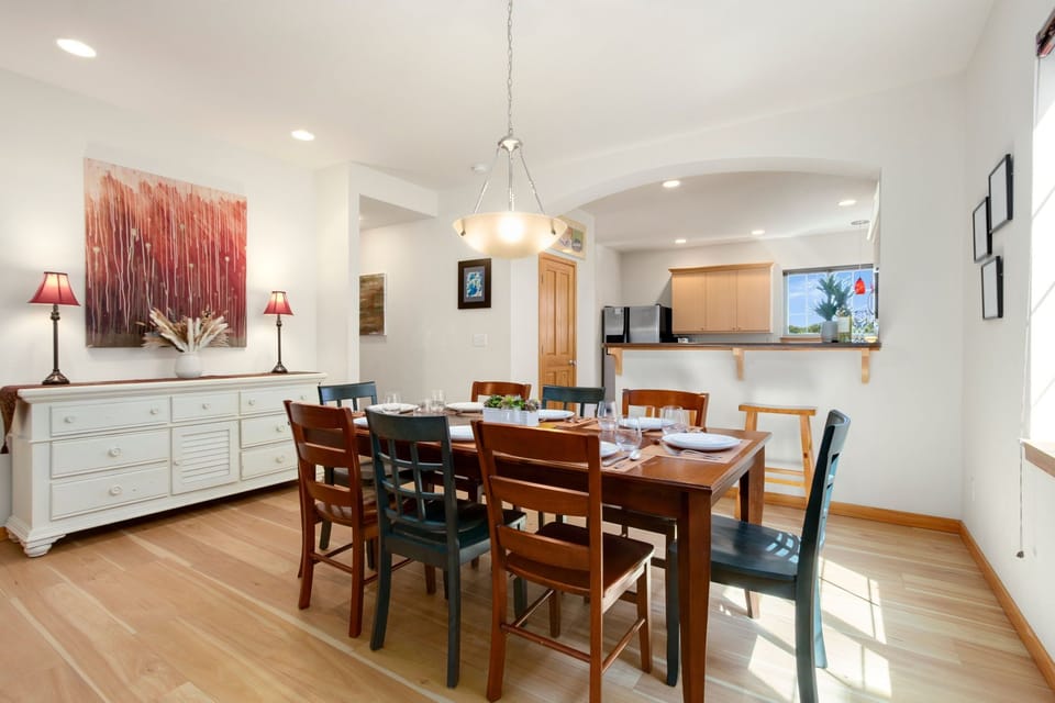 Kitchen and Dining Area | Comfortable seating for 8!