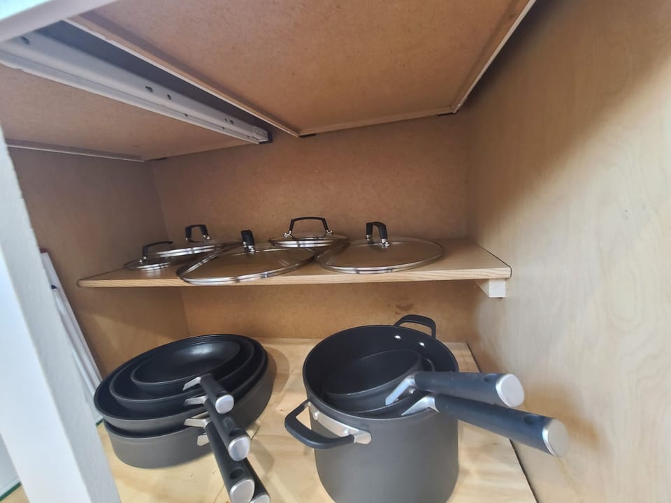 Quality Cookware Provided – Everything You Need for Home-Style Meals Away

