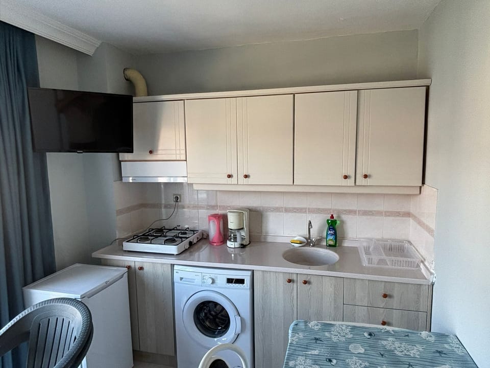 Family Apartment, Balcony | Private kitchen | Mini-fridge, stovetop