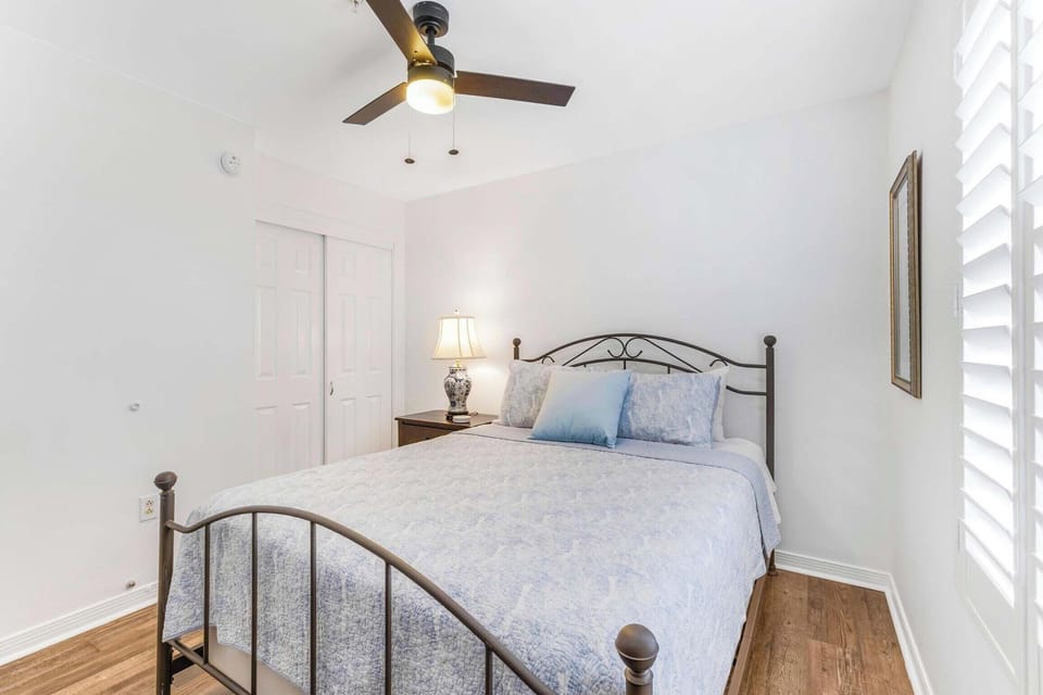 Queen bedroom