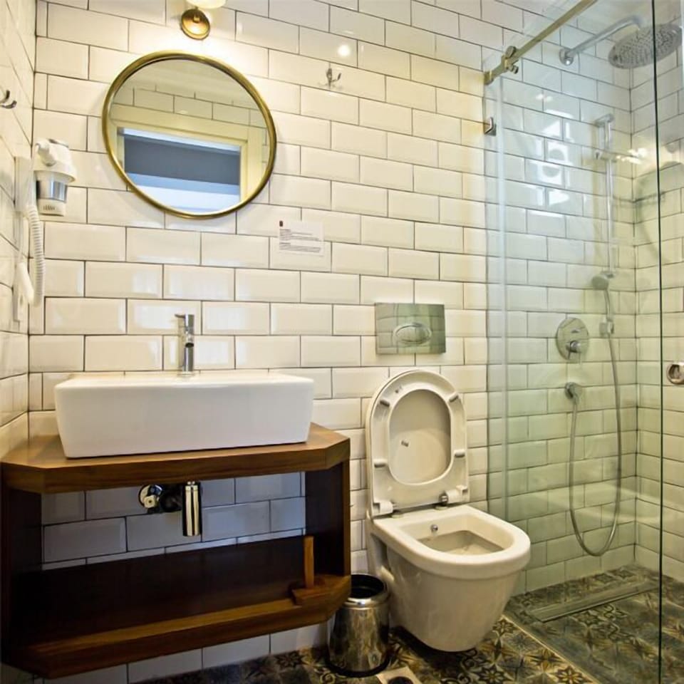 Shower, free toiletries, hair dryer, slippers