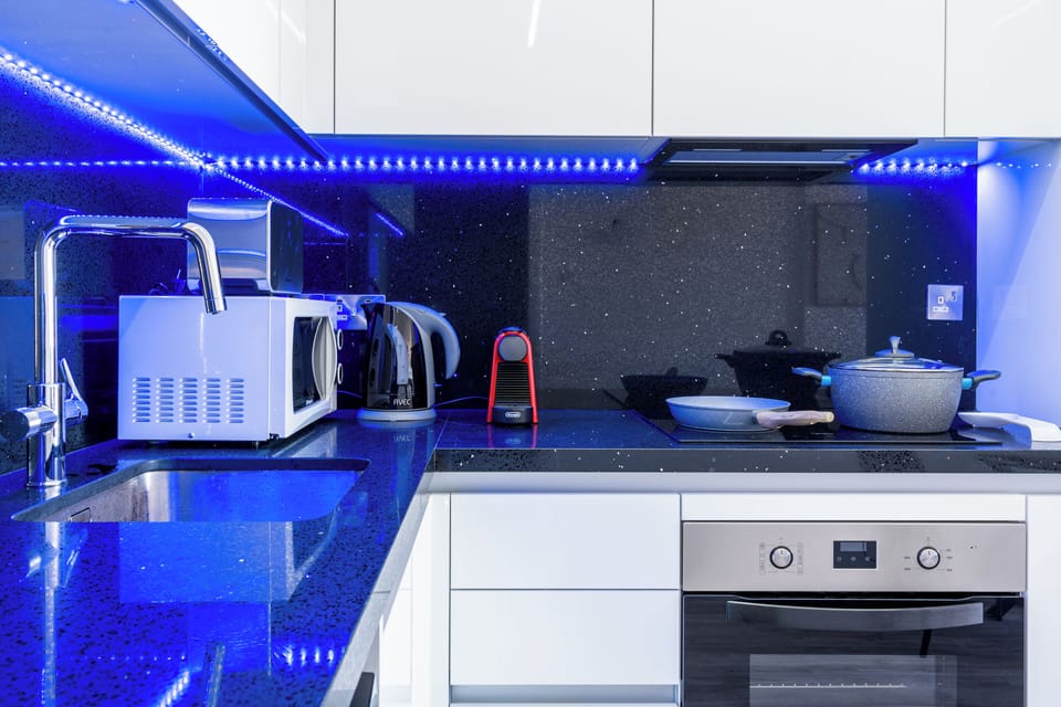 Apartment, 2 Bedrooms, Kitchen, City View | Private kitchen | Espresso maker, coffee/tea maker, full-size fridge, microwave