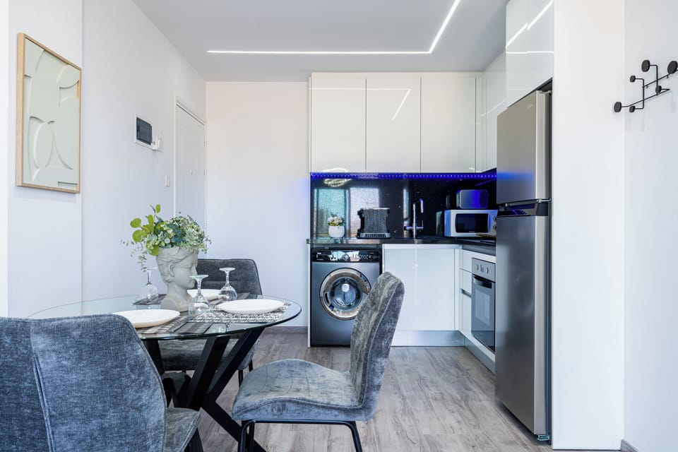 Apartment, 2 Bedrooms, Kitchen, City View | In-room dining