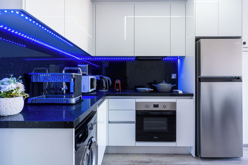 Apartment, 2 Bedrooms, Kitchen, City View | Private kitchen | Espresso maker, coffee/tea maker, full-size fridge, microwave