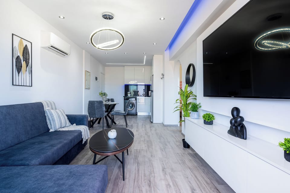Apartment, 2 Bedrooms, Kitchen, City View | Living room | 55-inch Smart TV with digital channels, streaming services