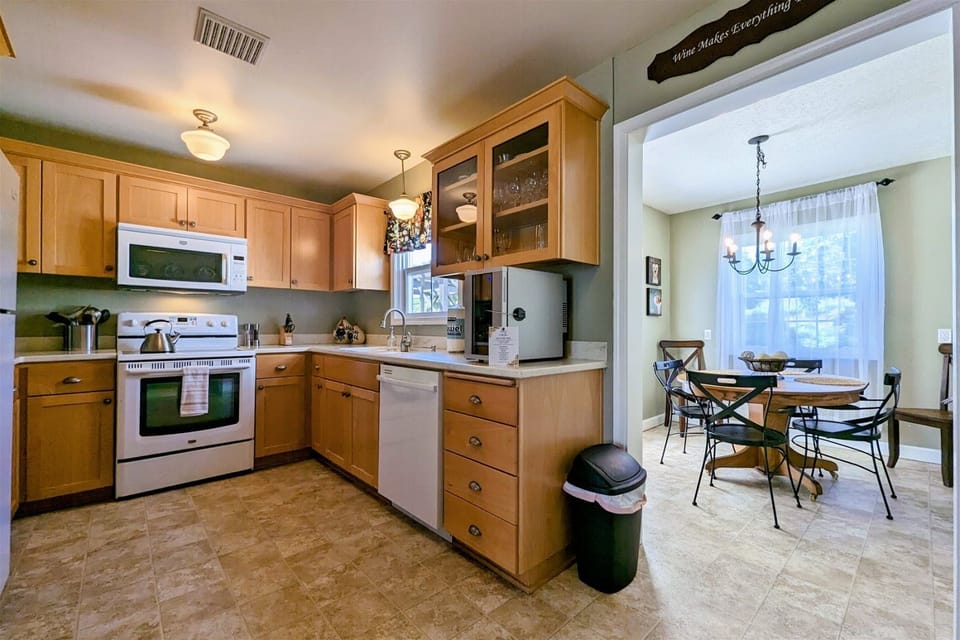 Full kitchen