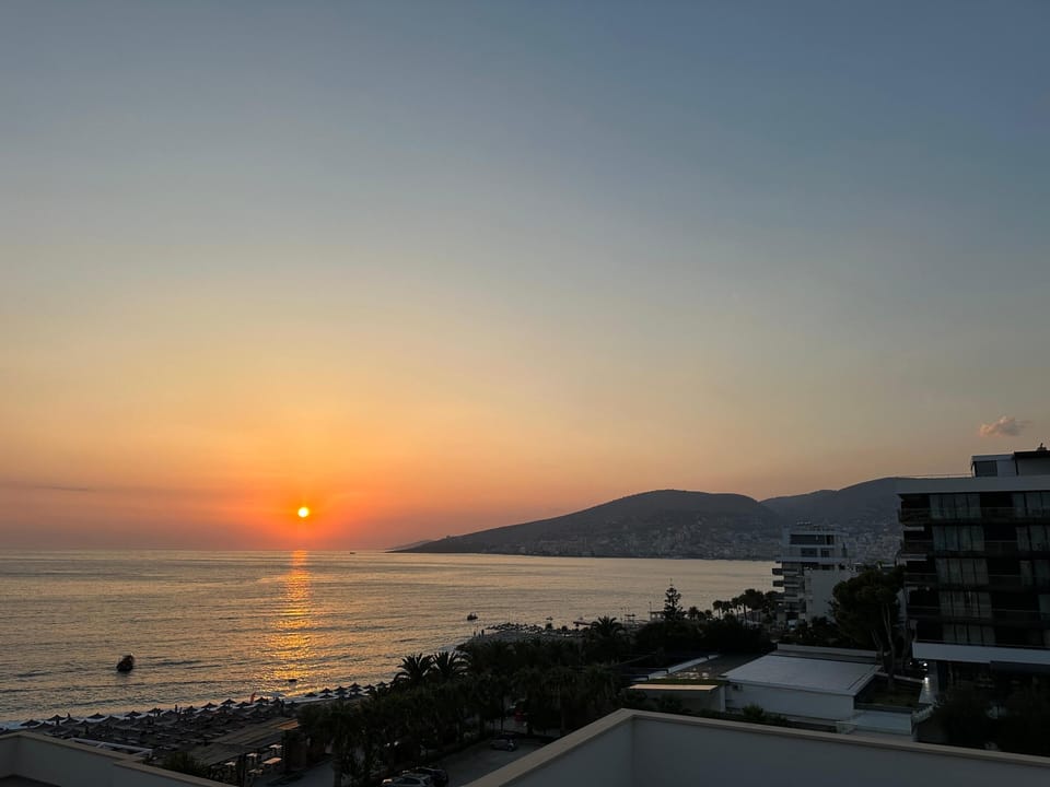 Mirage Bay Deluxe Saranda Hotel in Sarandë