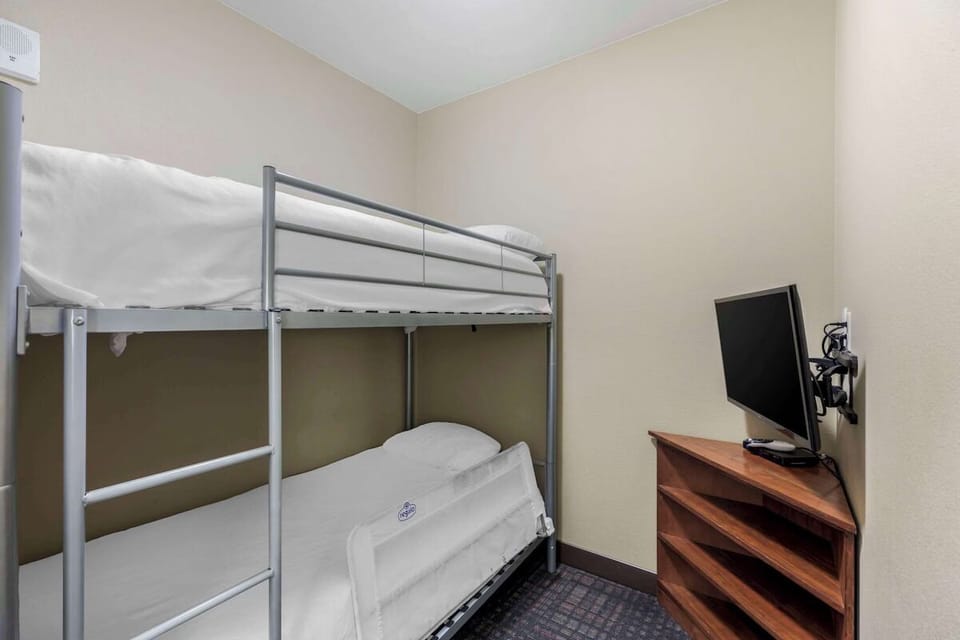 Tuck the kids into fun bunks for an easy night.