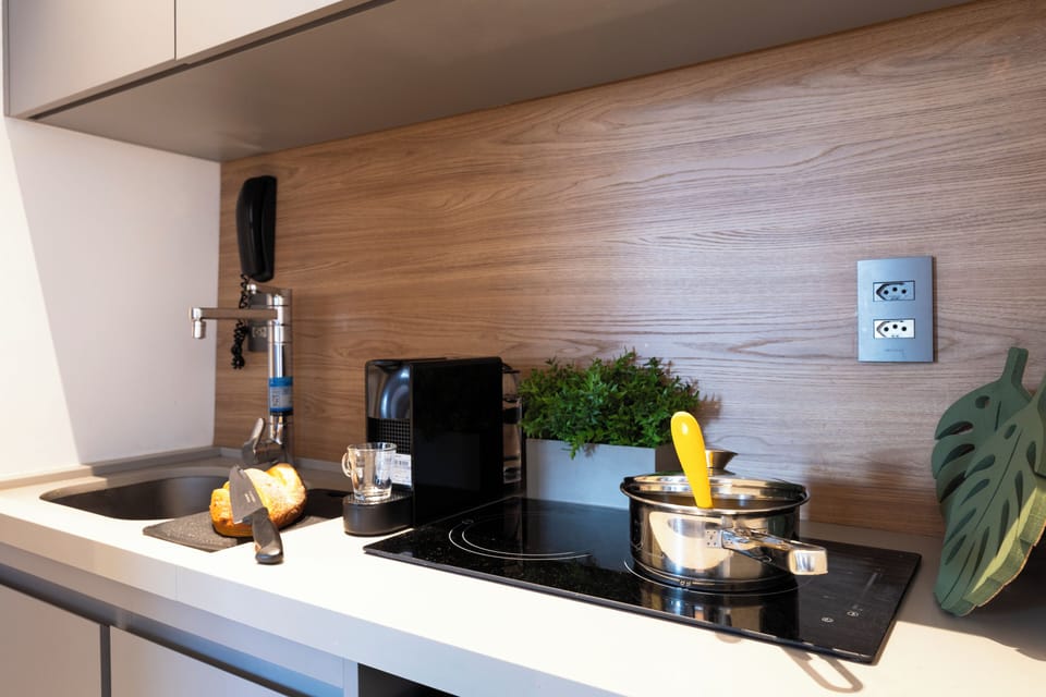 Apartment | Private kitchen | Electric kettle, cookware/dishes/utensils, dining tables