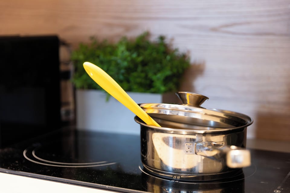 Apartment | Private kitchen | Electric kettle, cookware/dishes/utensils, dining tables