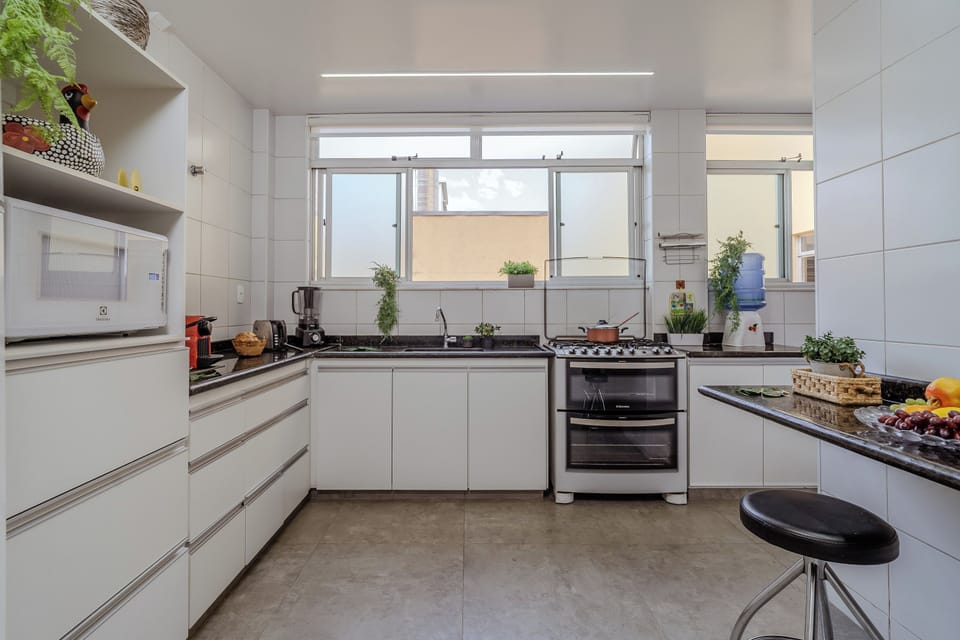 Apartment | Private kitchen | Cookware/dishes/utensils, dining tables