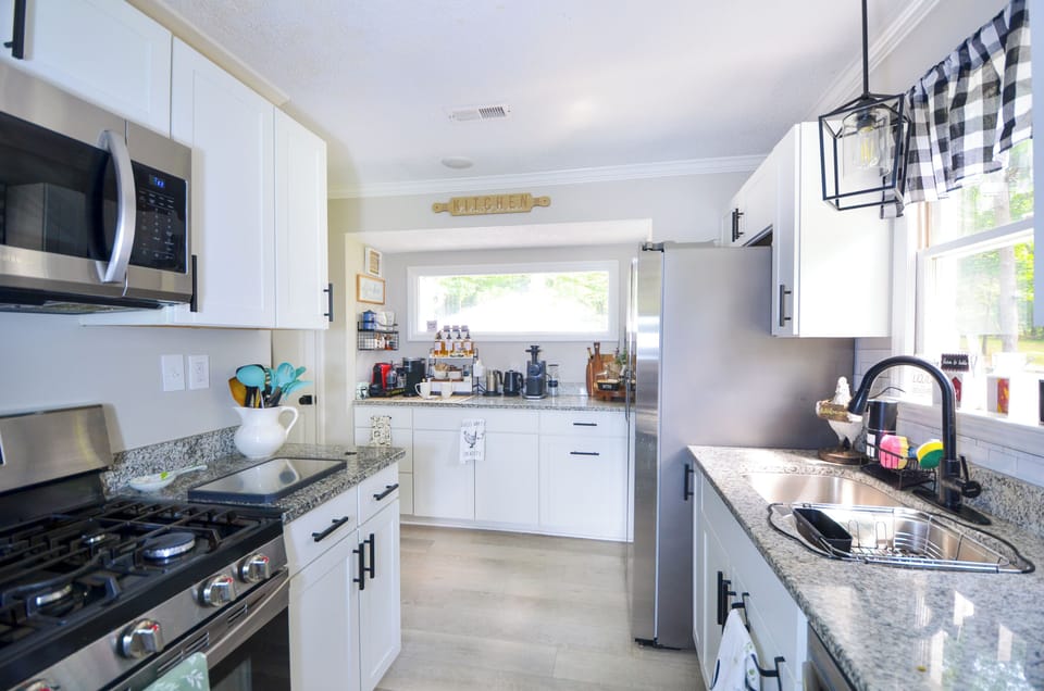 No need to eat out with our fully stocked kitchen