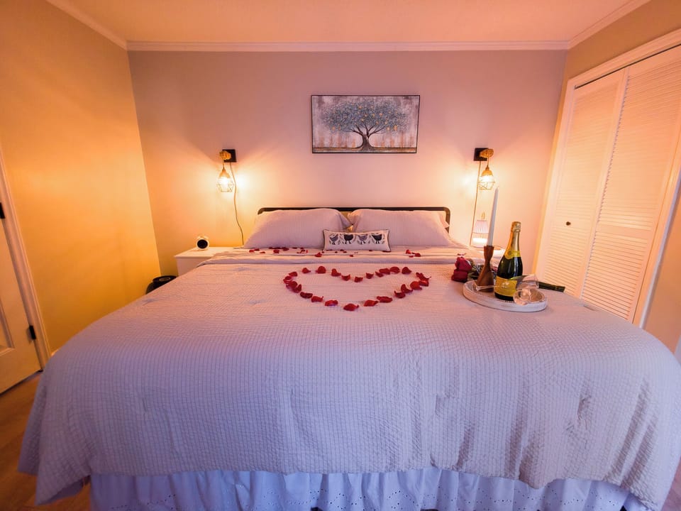 Plan your romantic getaway at the Hudson Homestead