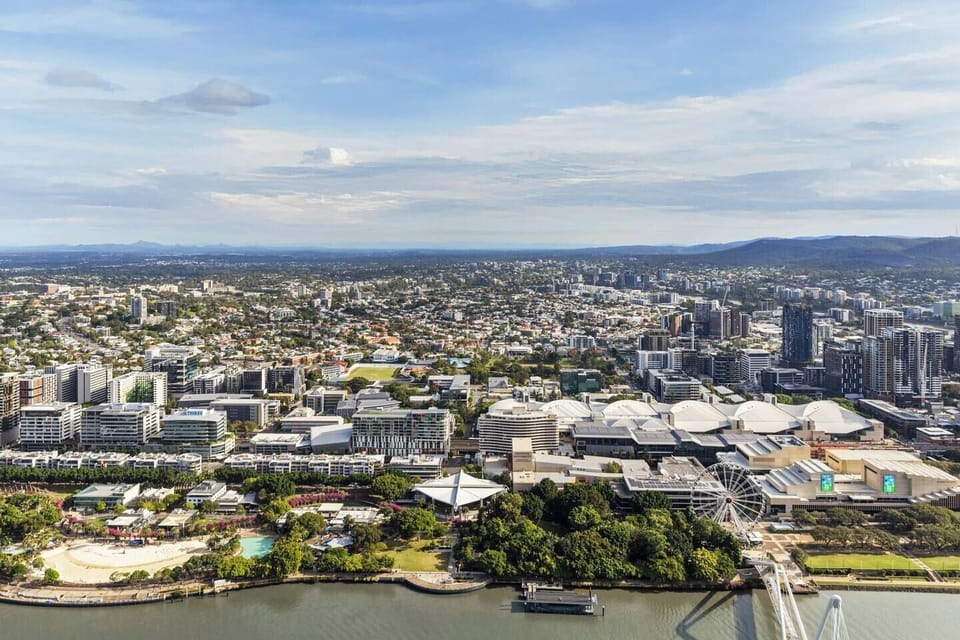 Endless views of the Brisbanes Southbank precinct and Brisbane River