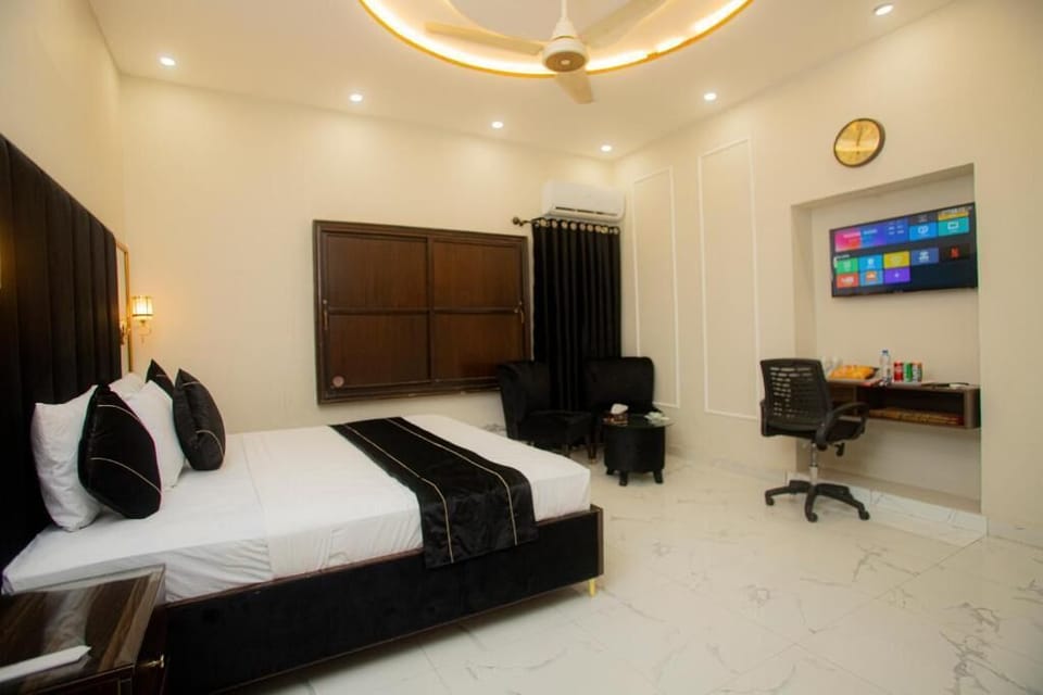 Deluxe Double Room, City View | Desk, free WiFi