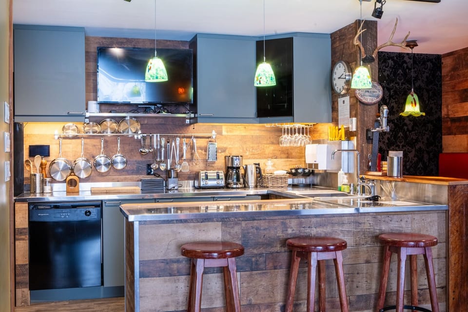 Luxury Cabin | Private kitchen | Full-size fridge, oven, stovetop, dishwasher