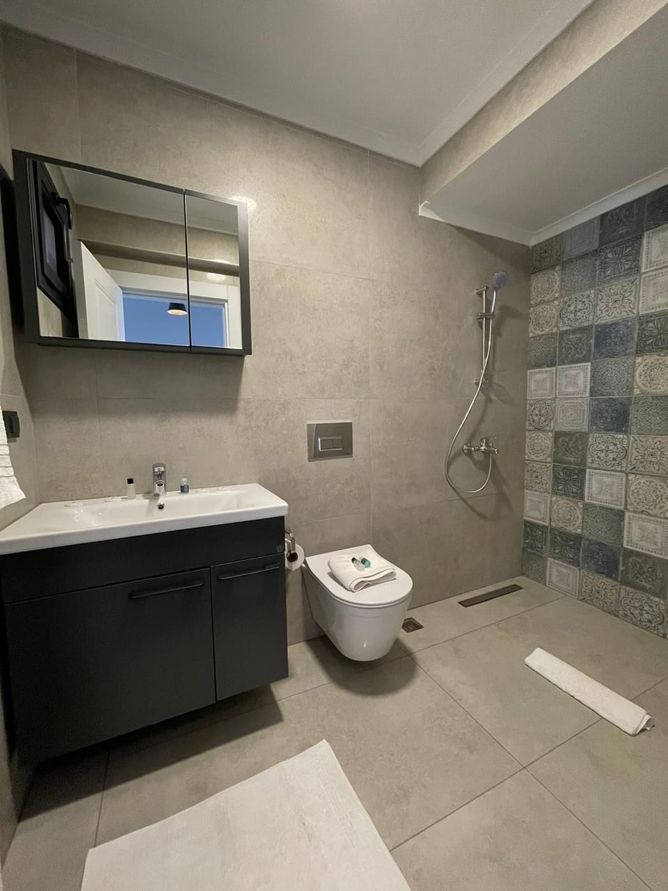 Shower, rainfall showerhead, hair dryer, towels