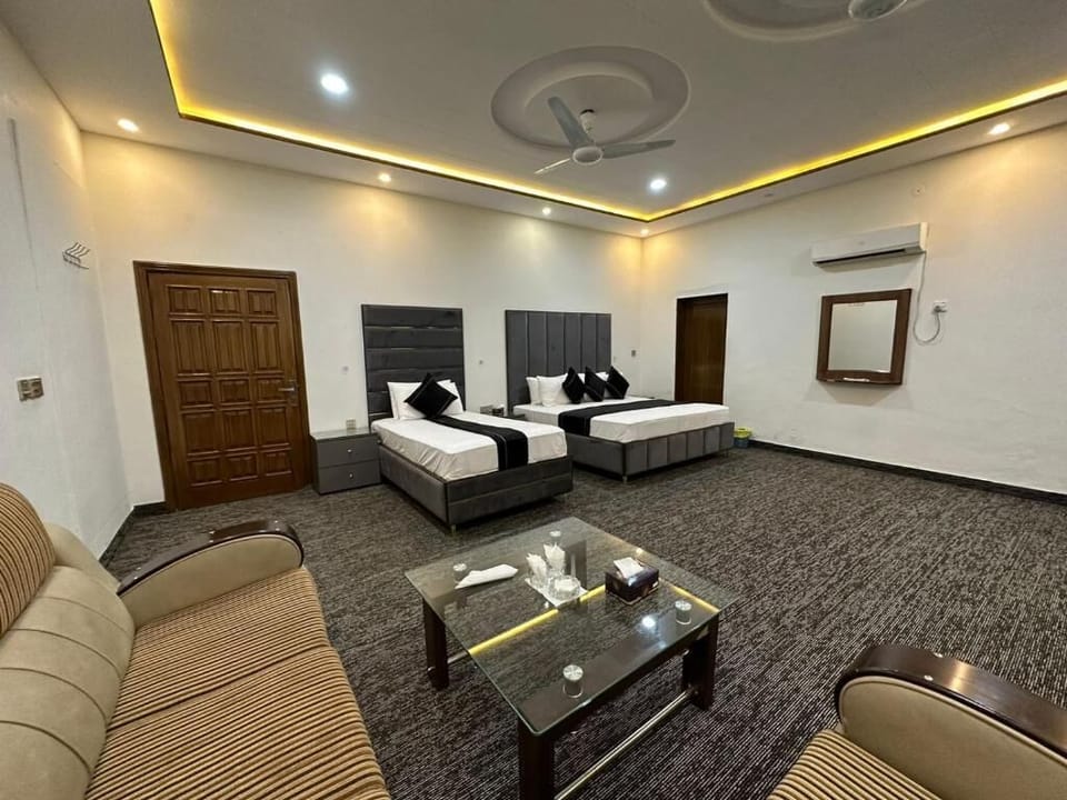 Deluxe Triple Room | Desk, free WiFi