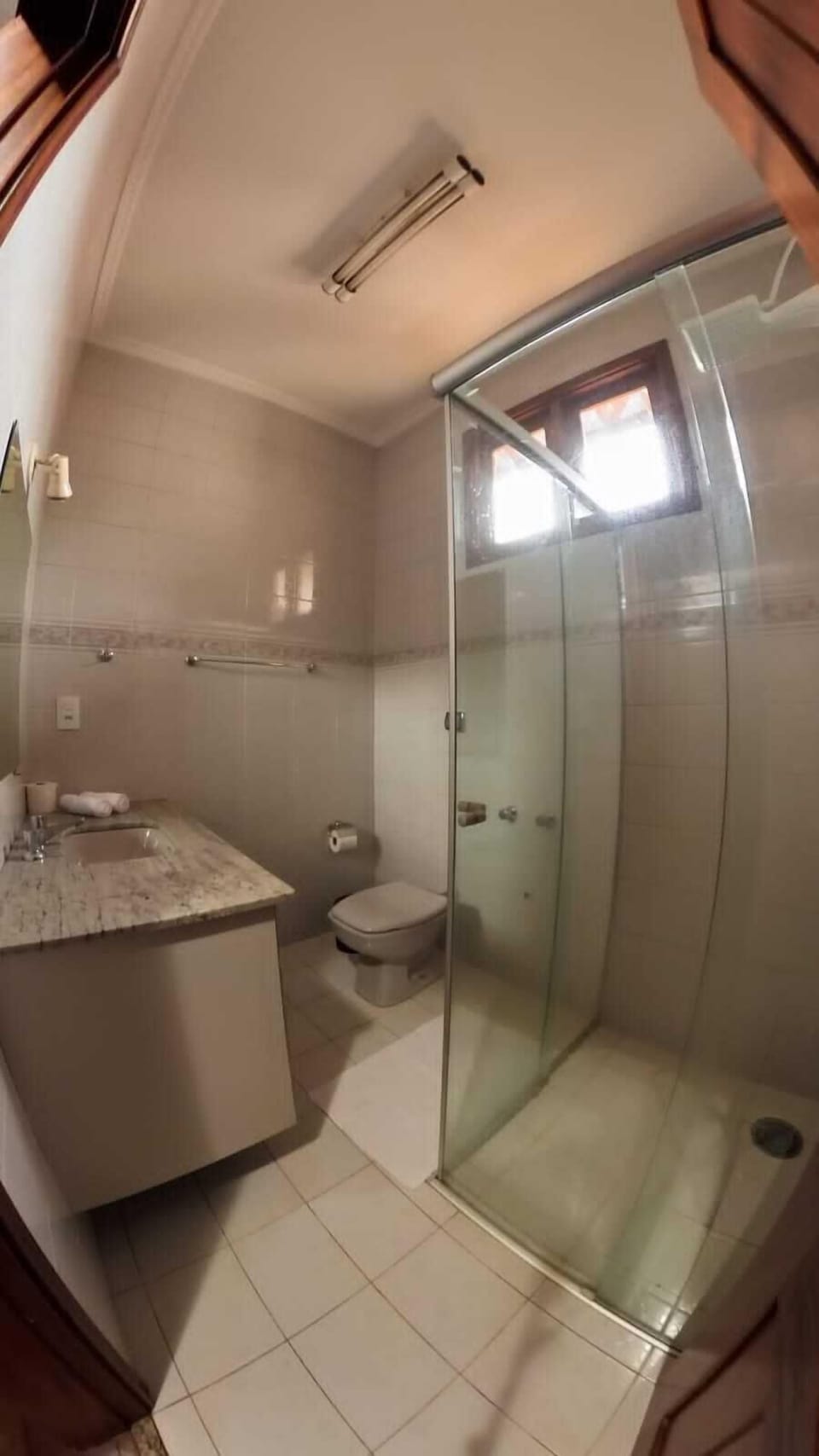 Standard Twin Room | Bathroom | Towels, soap, toilet paper
