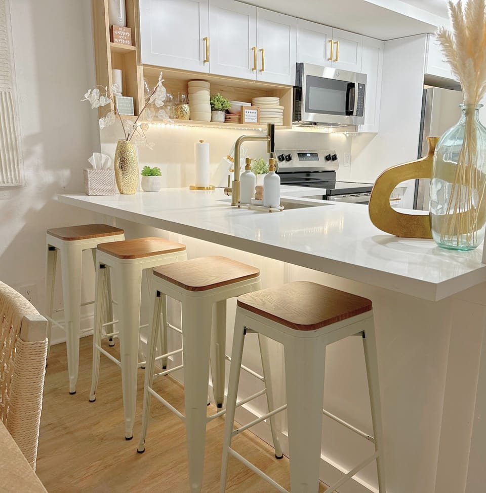 [Bar] Have a nice cup of coffee or glass of wine here. 