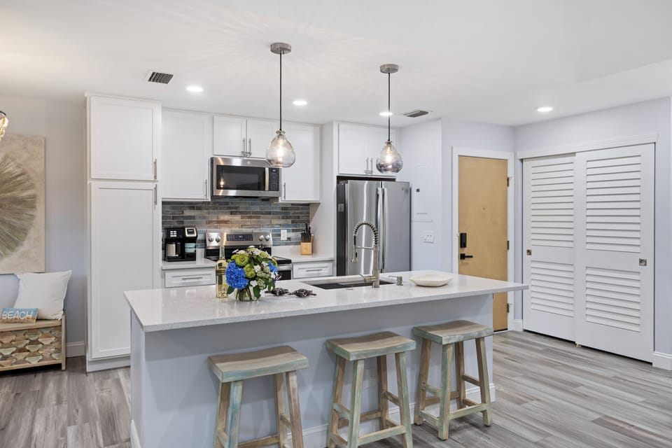 Fully equipped kitchen! Large island for prep.