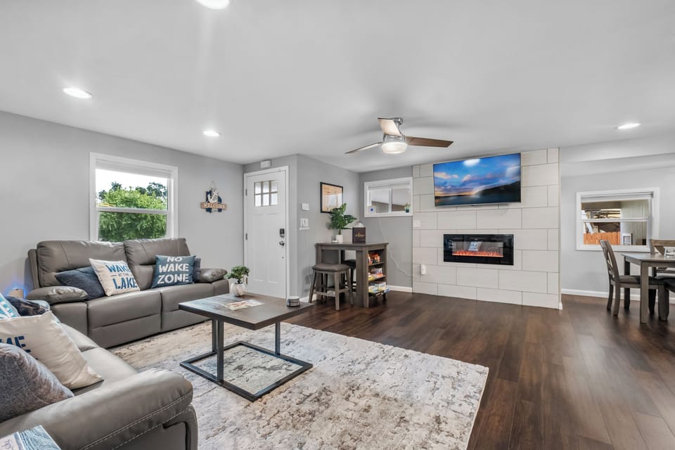 Open concept living, dining, & kitchen areas!