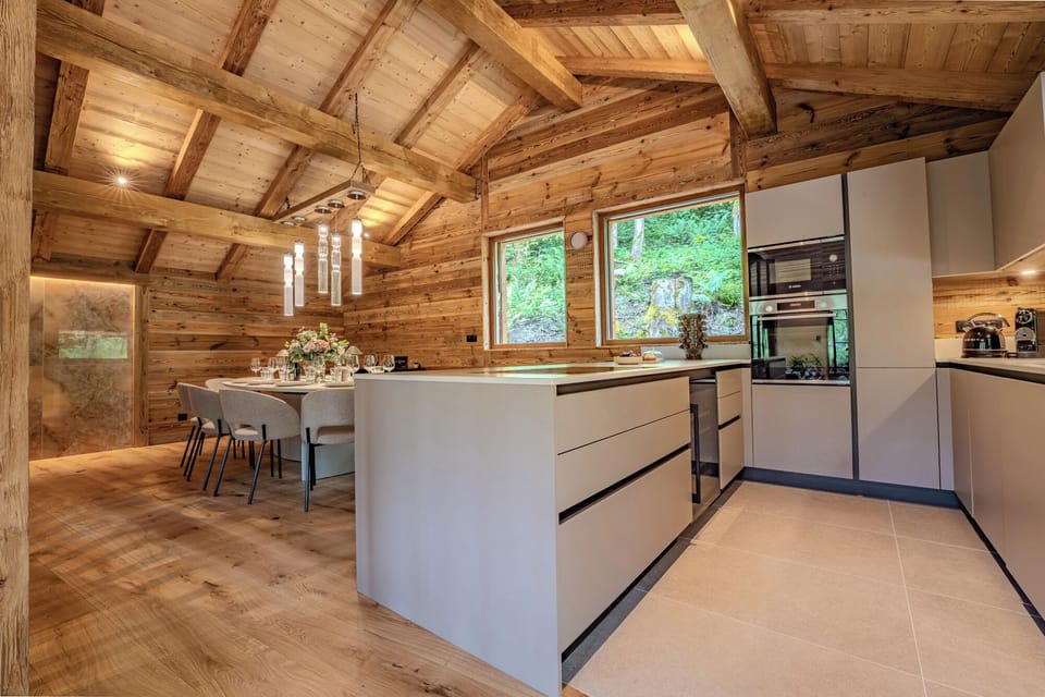 Luxury Chalet, Park View | Private kitchen | Full-size fridge, microwave, oven, stovetop