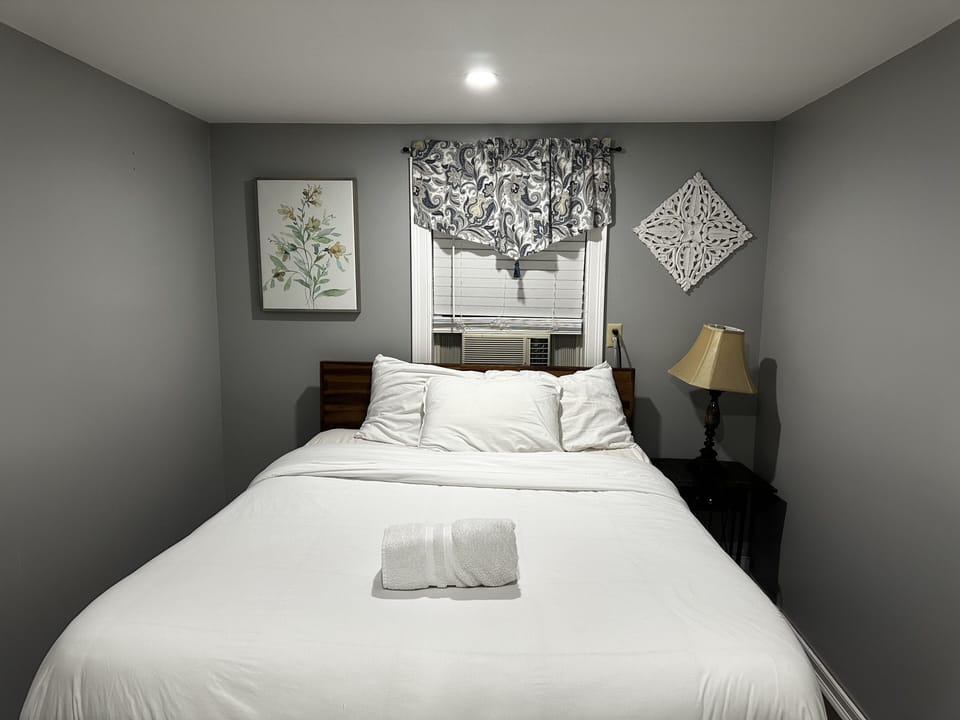 Second bedroom - one queen size bed 