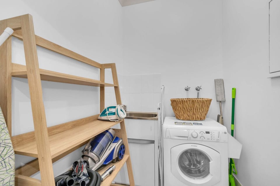 Laundry with Washer/Dryer Combination