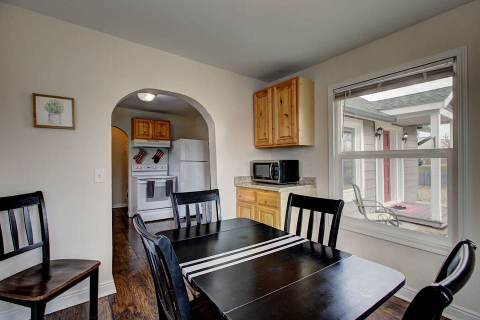 Dining table seats 6