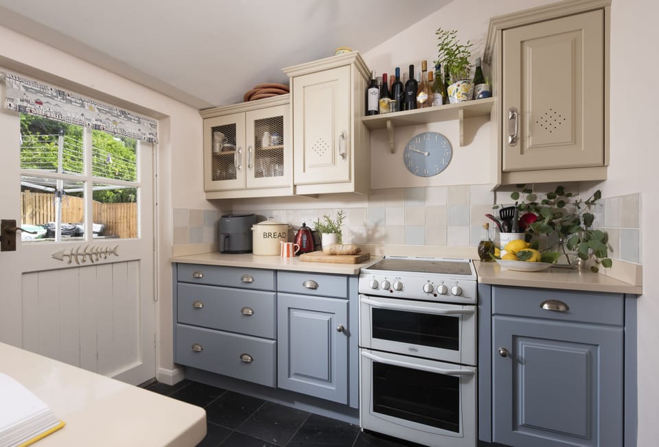 Aloe Cottage, Rock. Ground floor: The kitchen is well-equipped with everything you'll need
