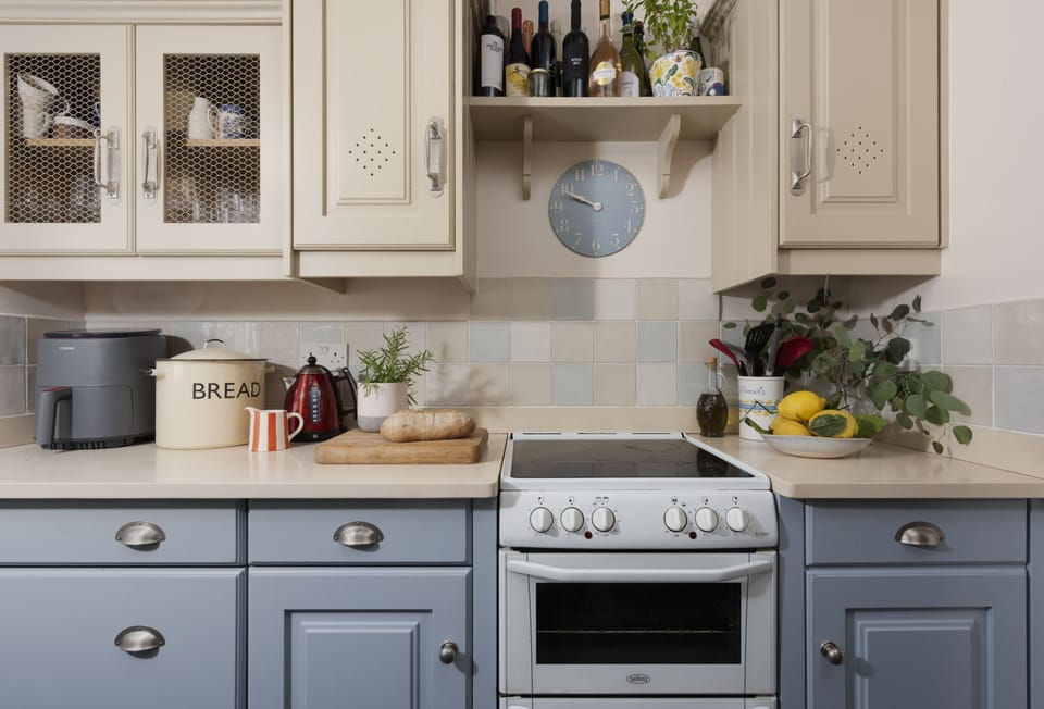 Aloe Cottage, Rock. Ground floor: Including an electric oven, fridge/freezer, and dishwasher