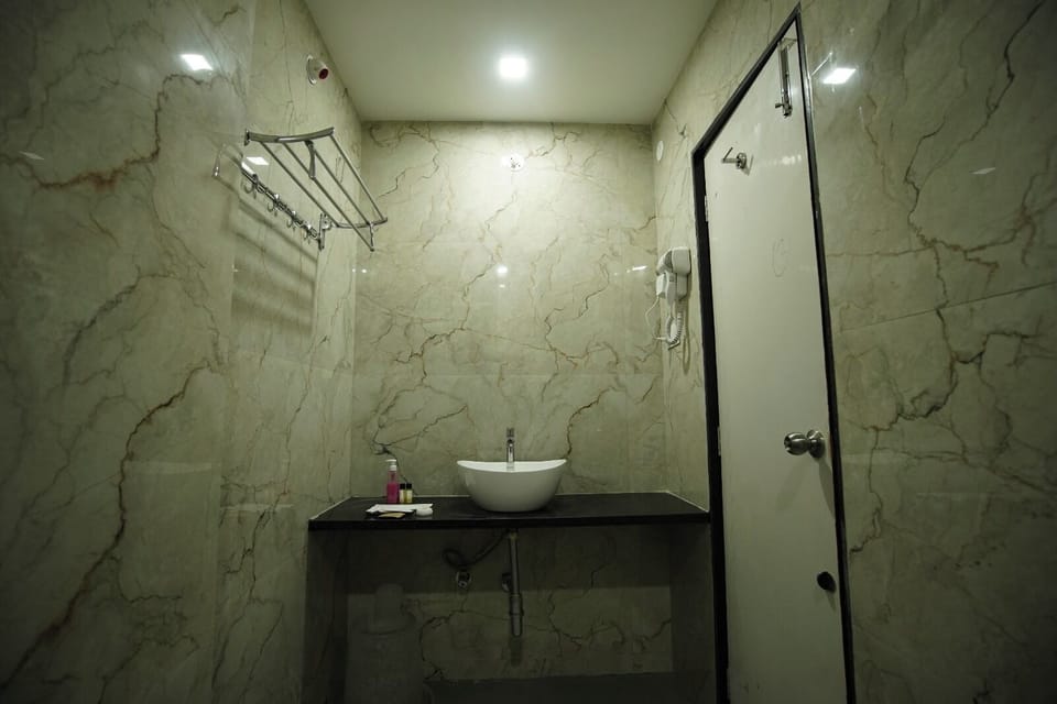 Deluxe Double Room, City View | Bathroom | Shower, free toiletries, slippers, towels