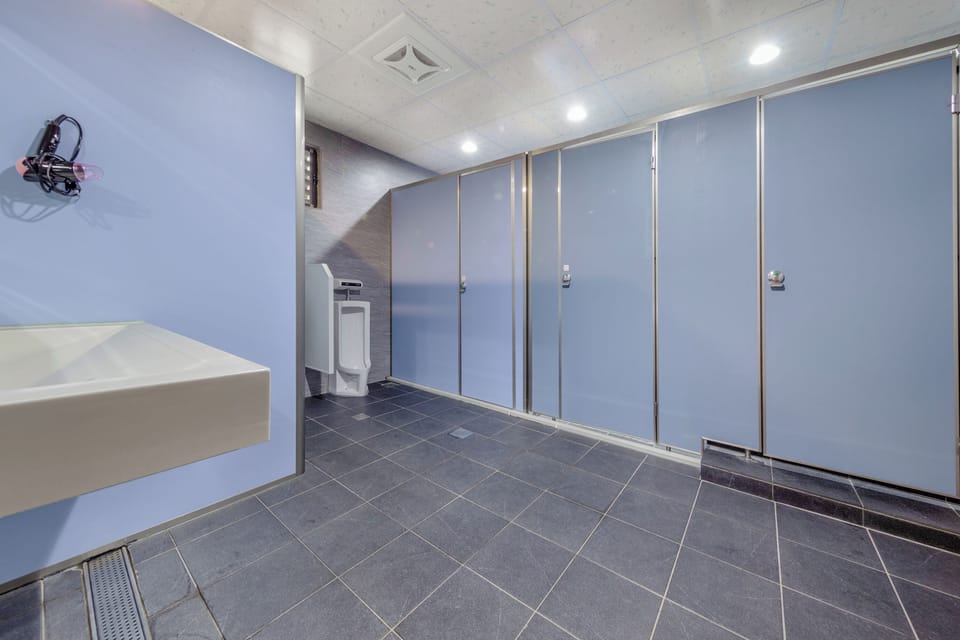 1 Bed in 10-Bed Mixed Dormitory Room | Shared bathroom