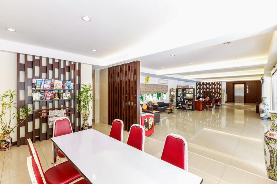 Entrance / Reception