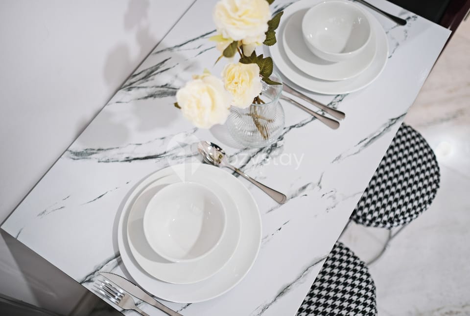 Apartment, 1 Bedroom, City View | Dining room