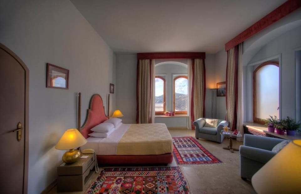 Standard Double Room, Courtyard View | In-room safe