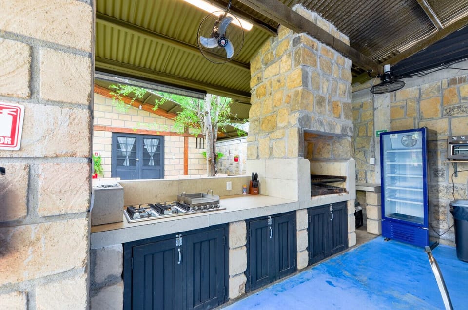 Amenidades: Asador y refrigerador
