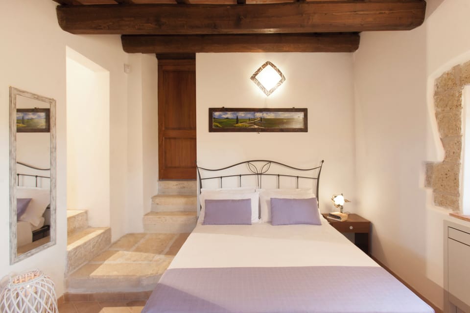 Double Room, Garden View | Individually decorated, individually furnished, desk, soundproofing
