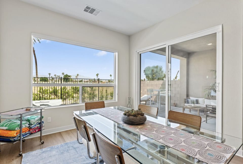 Bright dining space w/ large window & sliding doors to the patio
