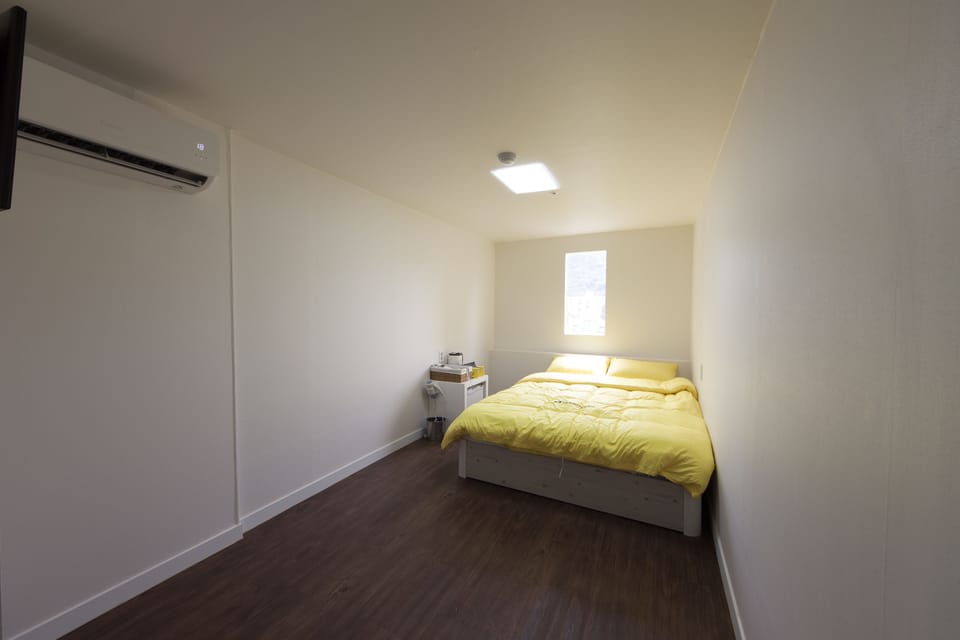 Double Room | Blackout drapes, iron/ironing board, free WiFi, bed sheets