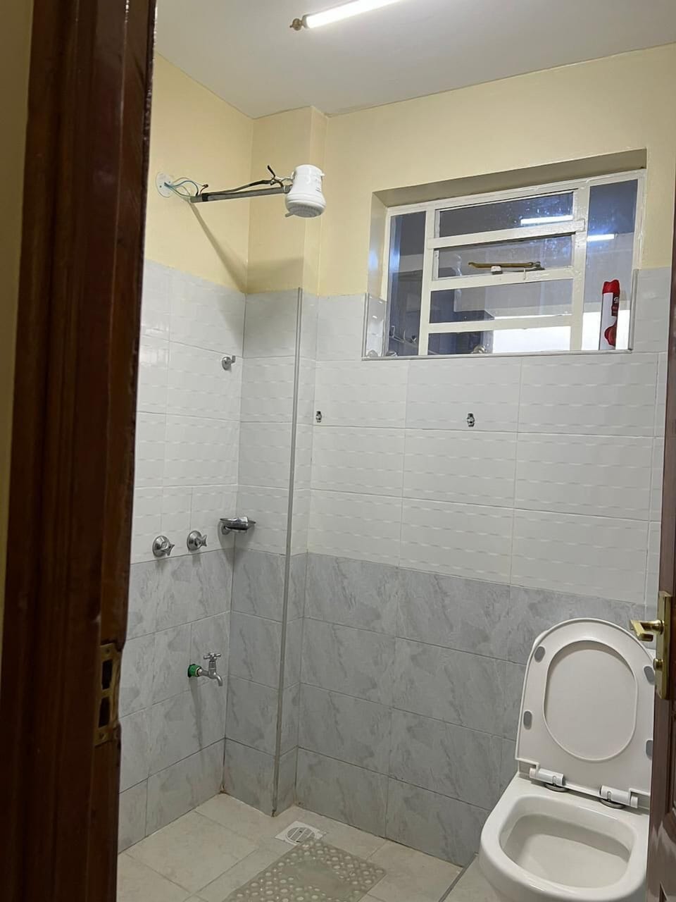Deluxe Apartment, City View | Bathroom | Shower, free toiletries, slippers, towels