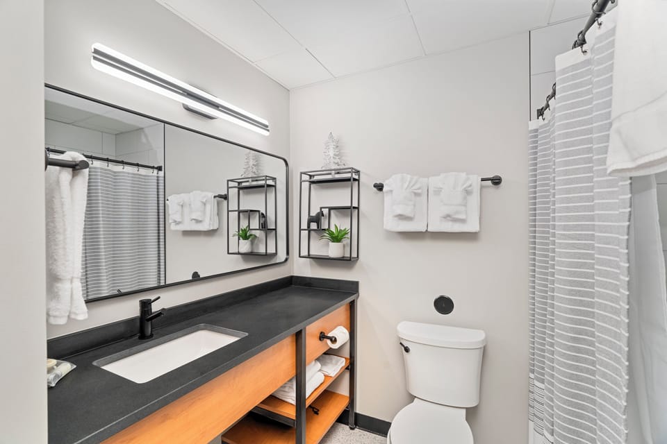 Guest bathroom in unit 1304