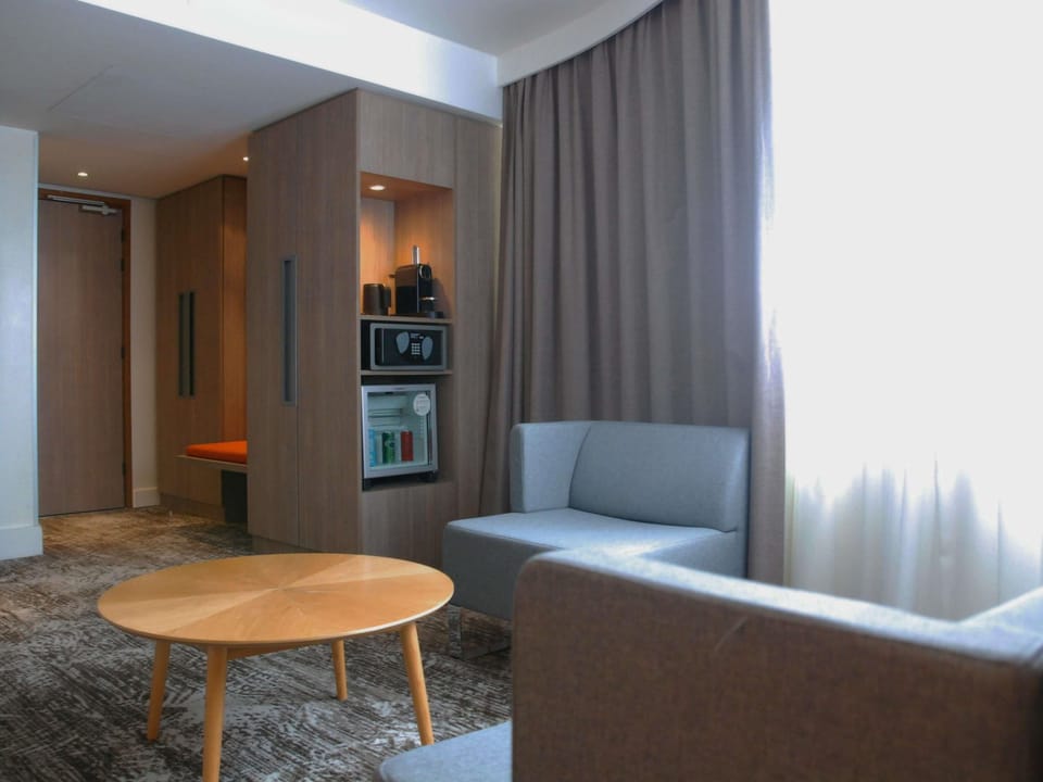 Suite, 1 King Bed | Premium bedding, pillowtop beds, minibar, in-room safe