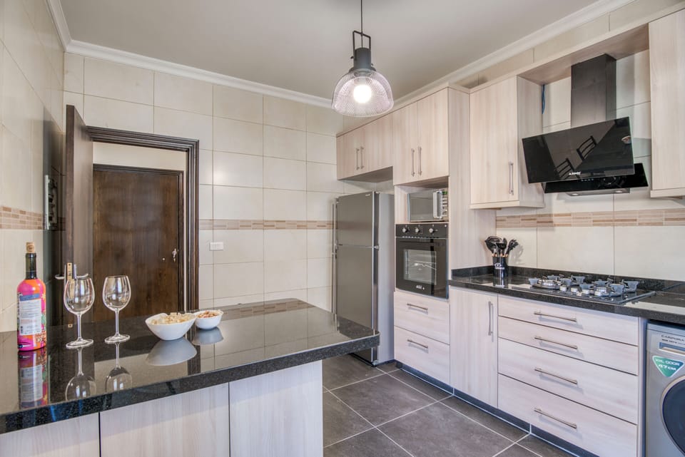Apartment, 3 Bedrooms, Kitchen, City View | Private kitchen | Full-size fridge, microwave, oven, stovetop