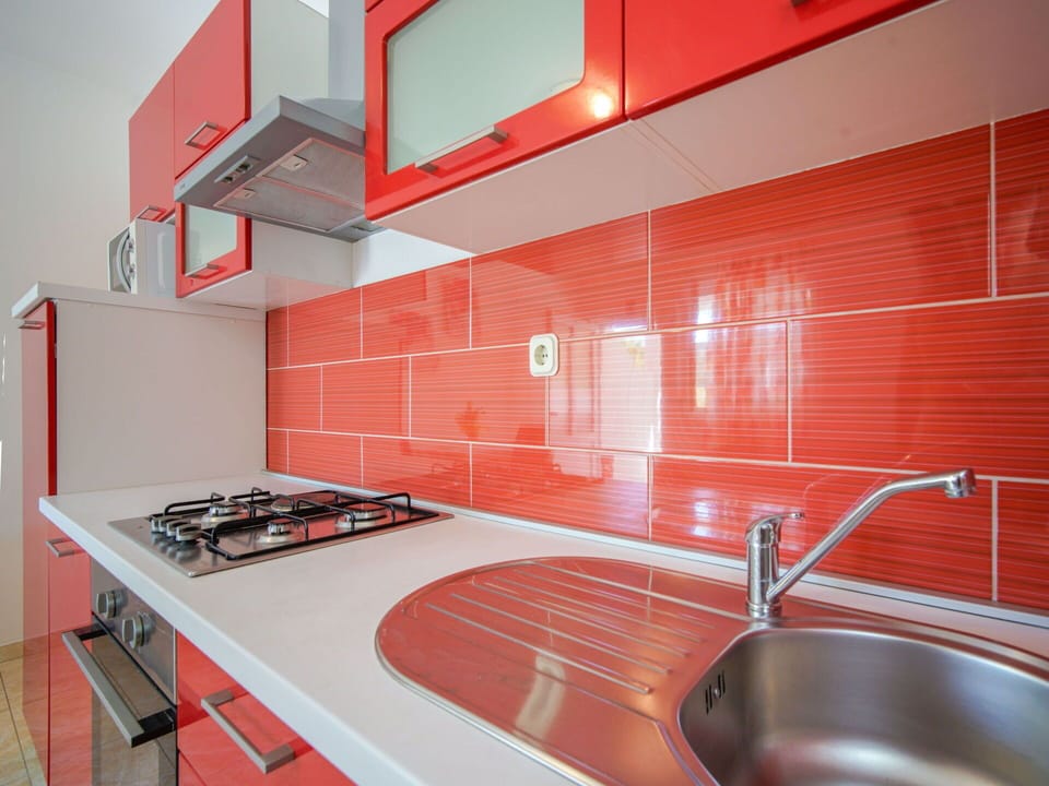Furniture, Flooring, Interior Design, Wood, Kitchen & Dining Room Table, Floor, Chair, Table, Dining Room, Ceiling