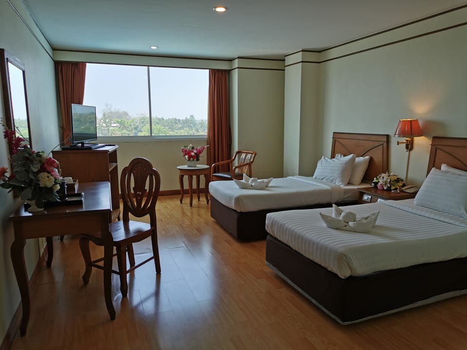 Minibar, desk, blackout drapes, WiFi (free)