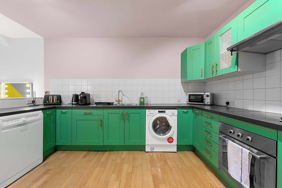 Washing machine and full oven included so you have everything you need for a longer stay