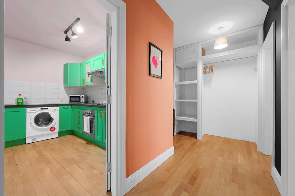 Welcoming hallway with plenty of storage so you can keep your space tidy throughout your stay